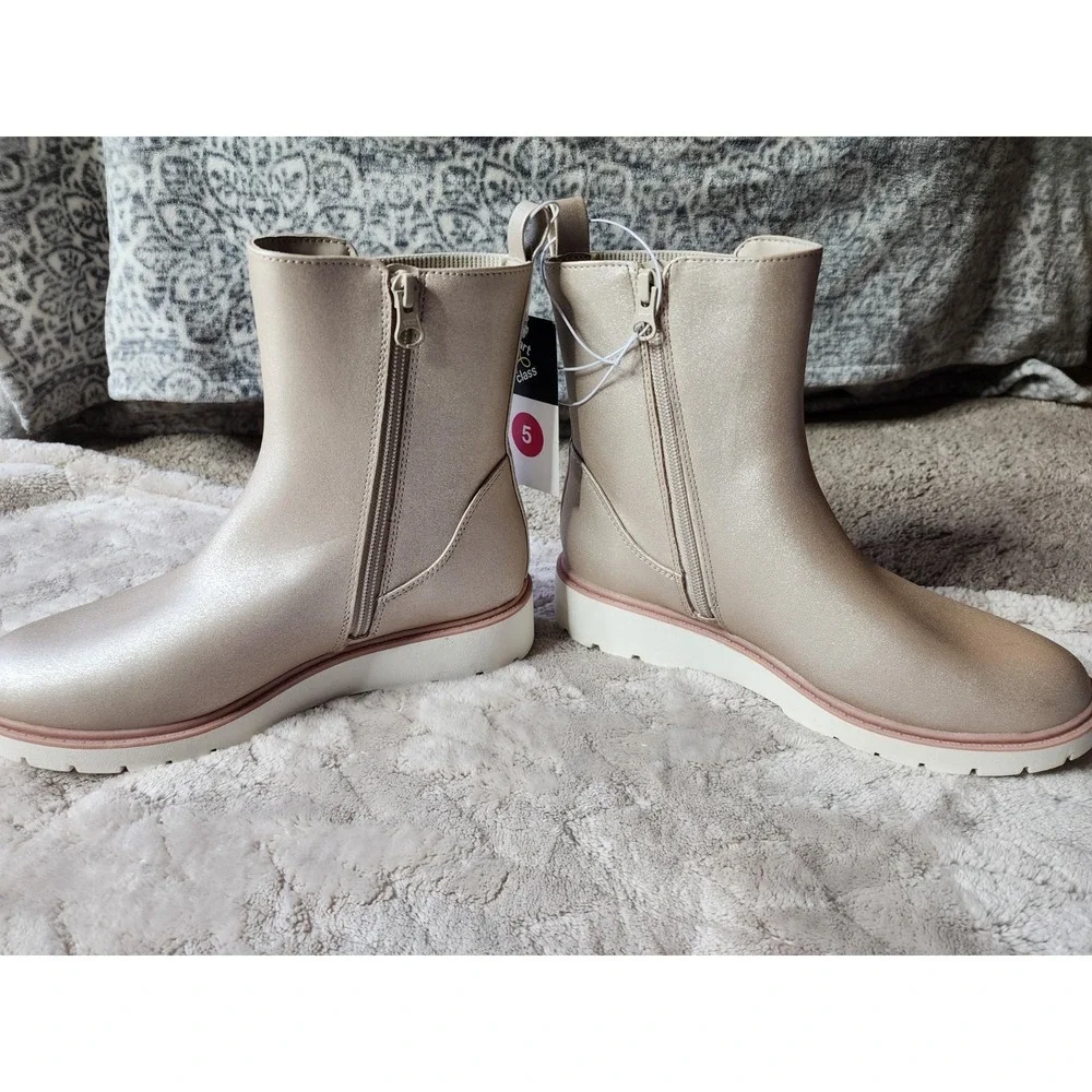 Art Class Metallic Beige Sneaker Boot Girls Size 5 Gold Shimmer Zip Up Lug Sole